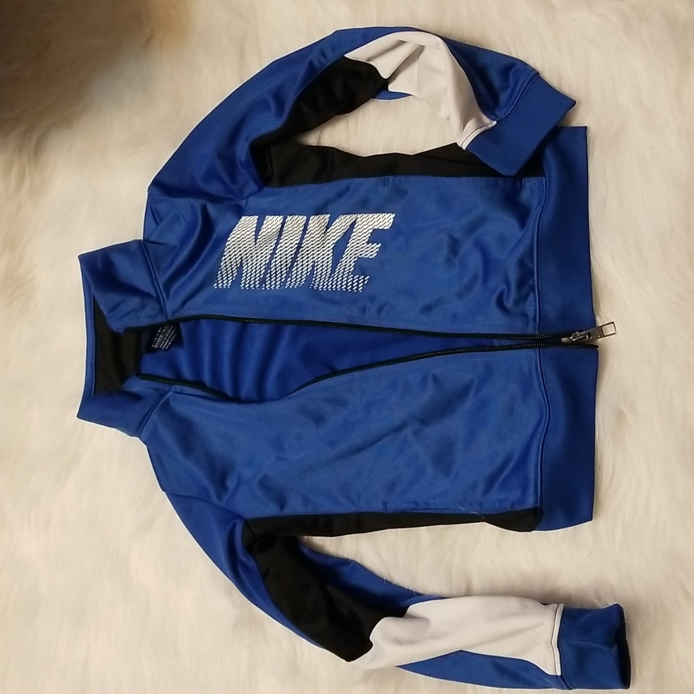 Boys Nike zip up sweater Size 4/5